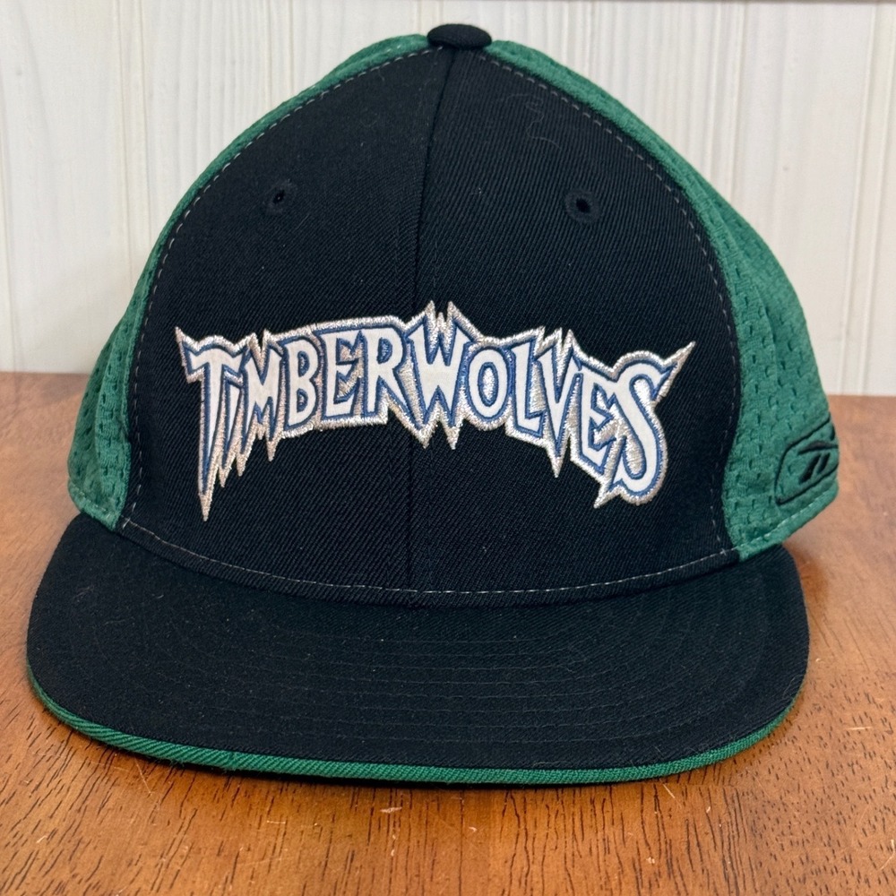Vintage Minnesota Timberwolves Fitted Hat Green Black Spellout Wool Blend sz 7